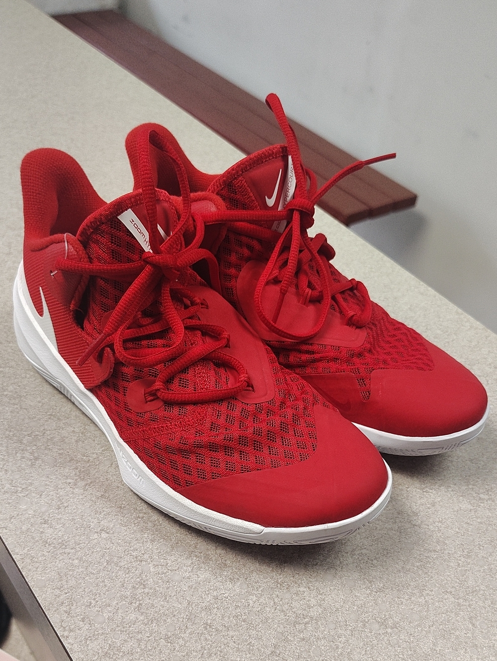 Nike Red Men's Athletic Mesh Sneakers with White Midsole. Missing Left Sole US 7